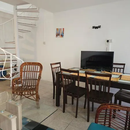 Les Badamiers Seafont Apartment - Blue Bay